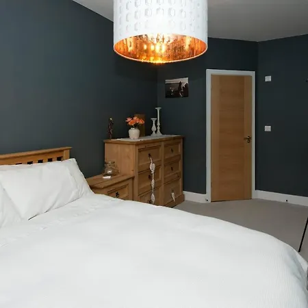 Fantastic 2 Bedroom Centre Apartment *