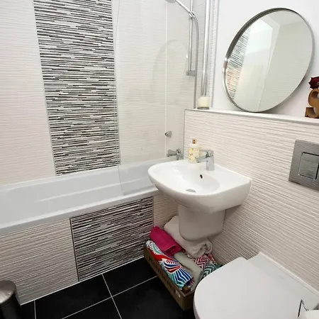 Apartment Fantastic 2 Bedroom Centre *